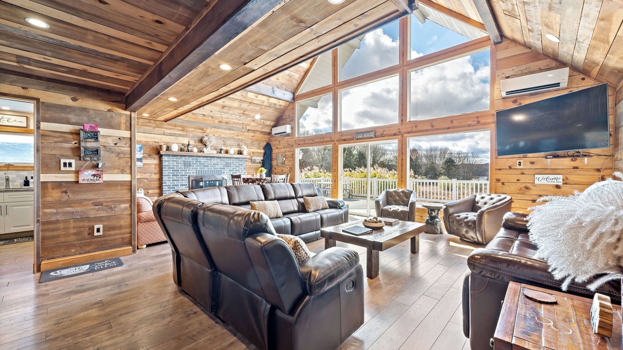 Photo of Livingroom in Jim Thorpe