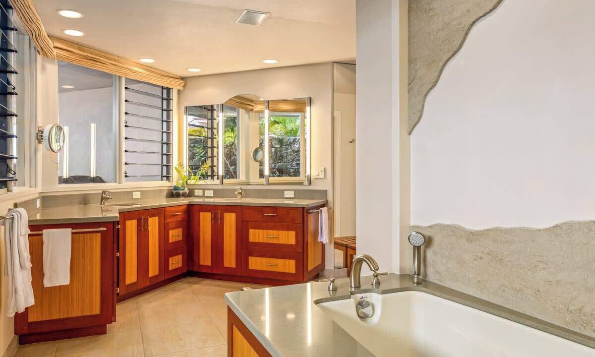 Photo of Bathroom in Kahaluu-Keauhou