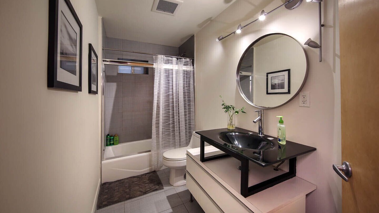 Photo of Bathroom in Cypress Park