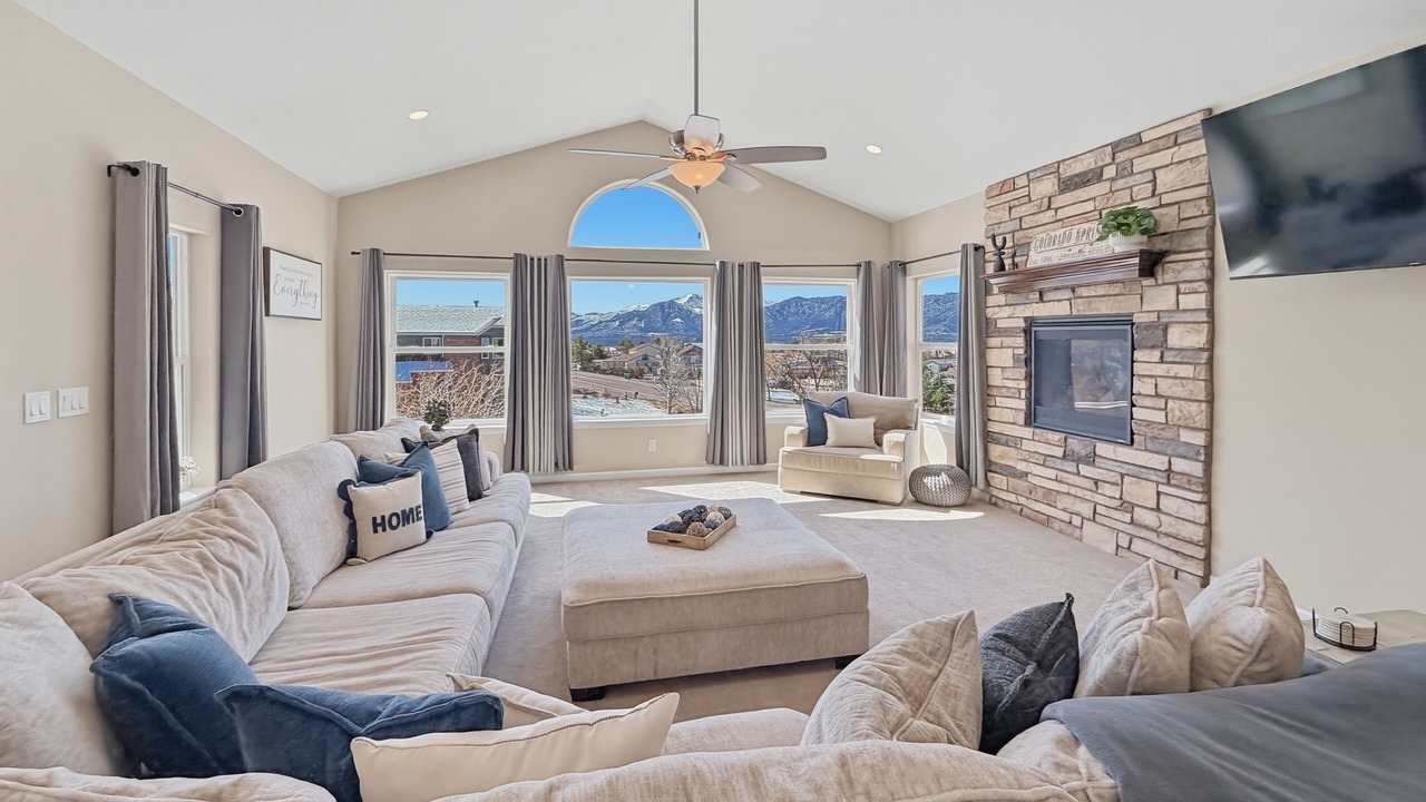 Photo of Livingroom in Gleneagle