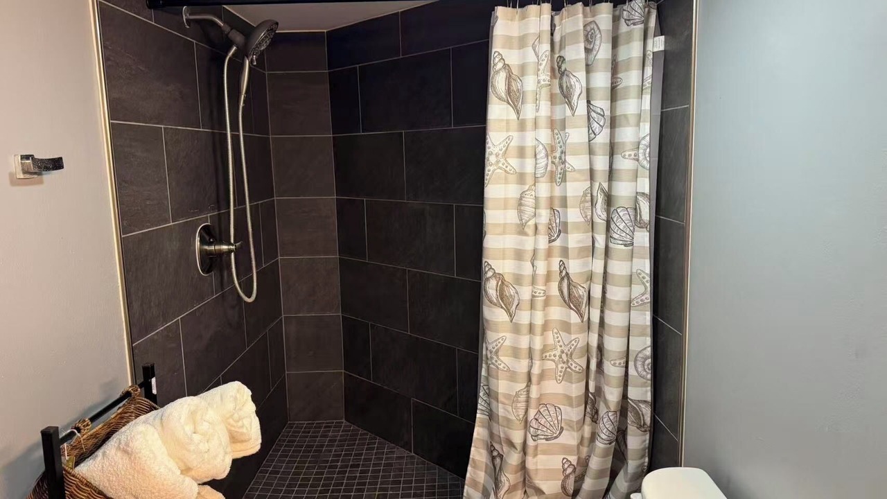 Photo of Bathroom in Downtown Honolulu