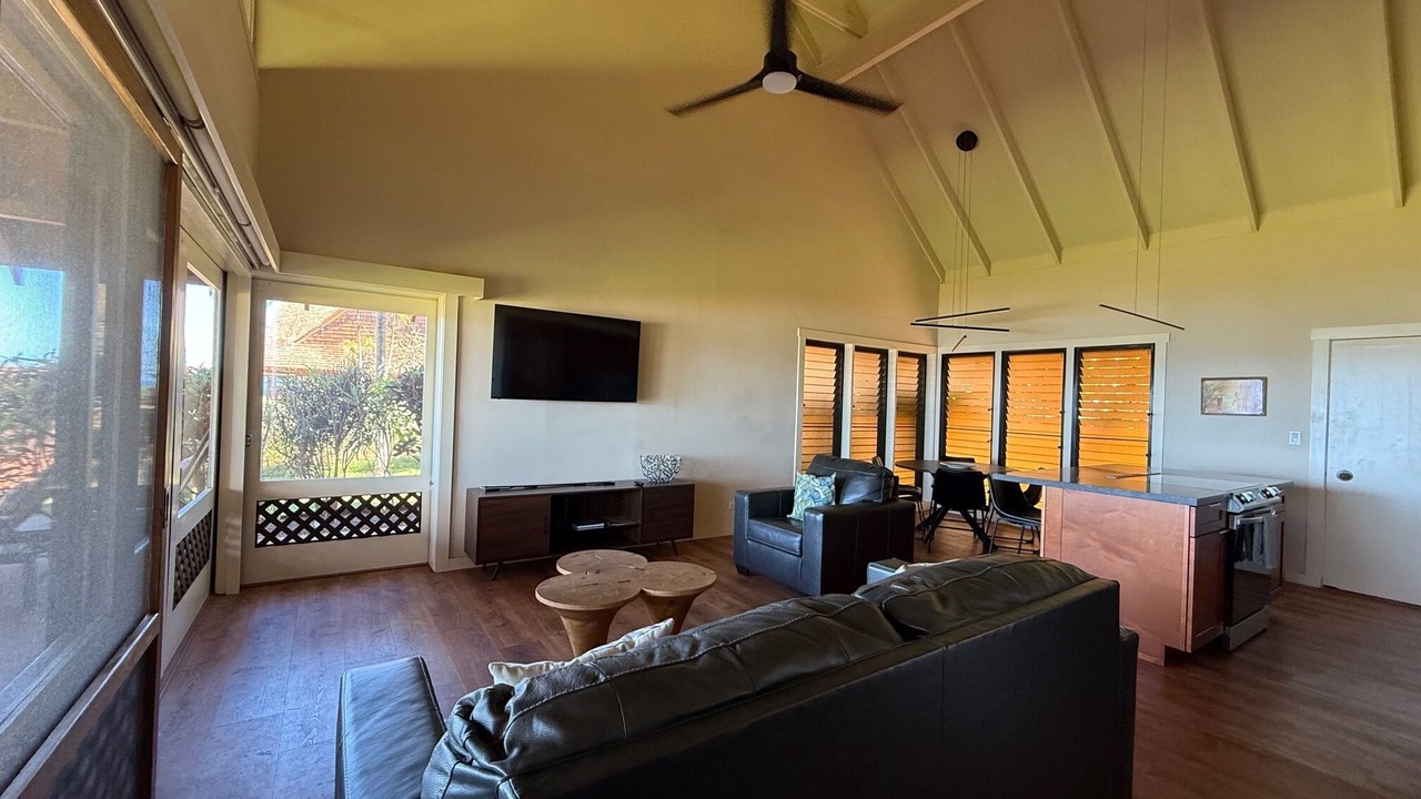 Photo of Livingroom in Maunaloa