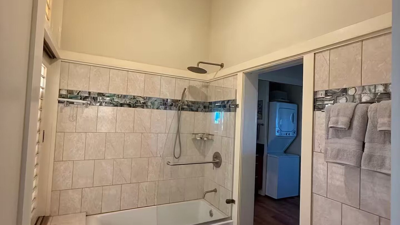 Photo of Bathroom in Maunaloa