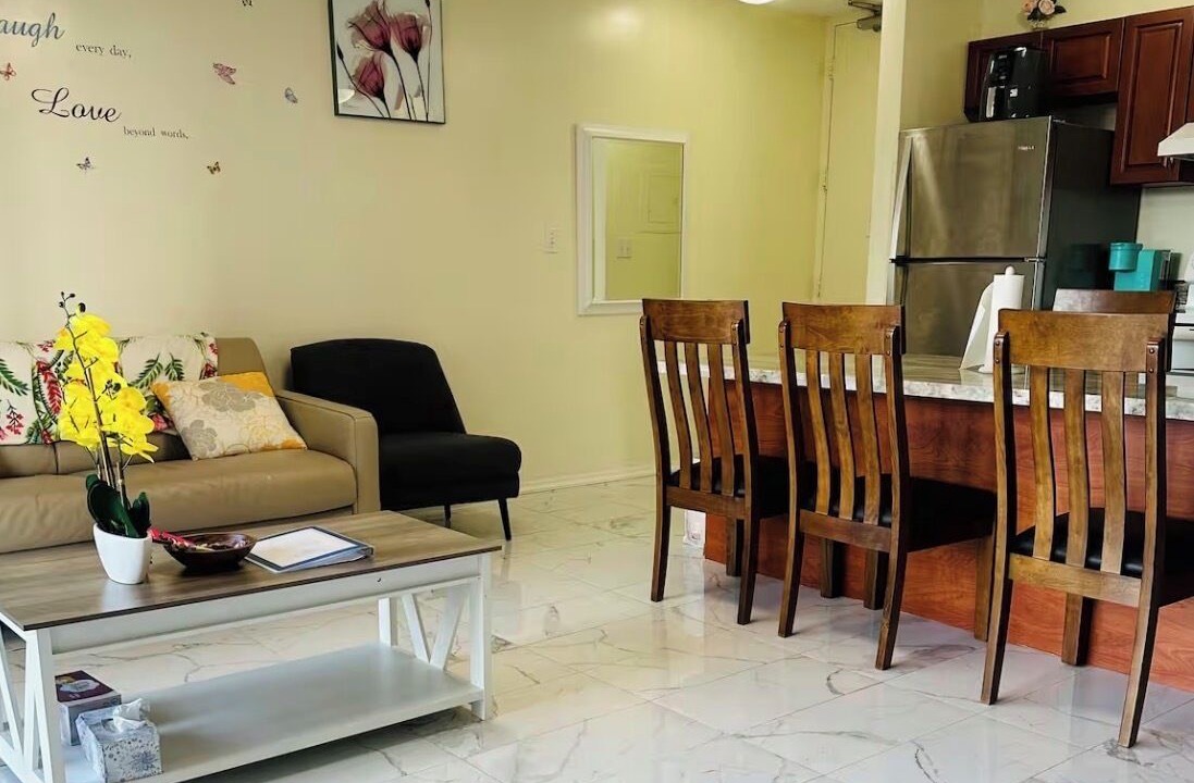 Photo of Livingroom in Waikiki