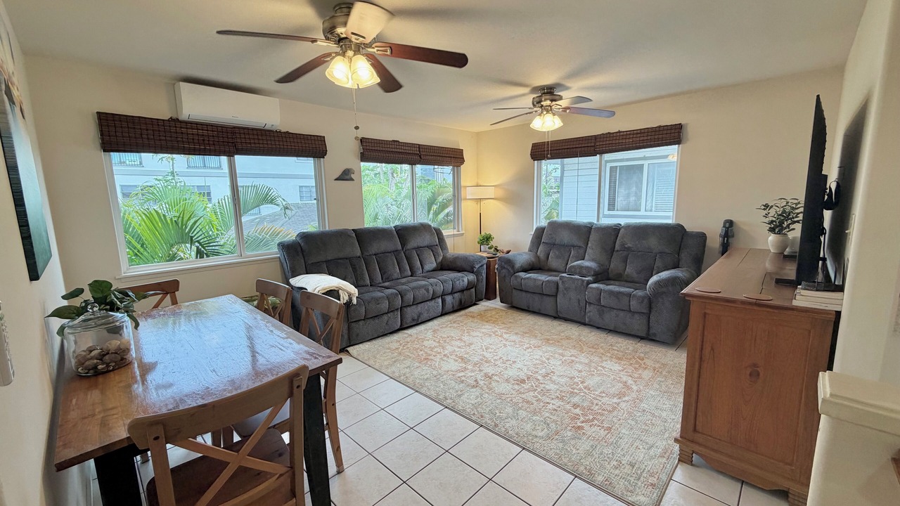 Photo of Livingroom in McCully - Moiliili
