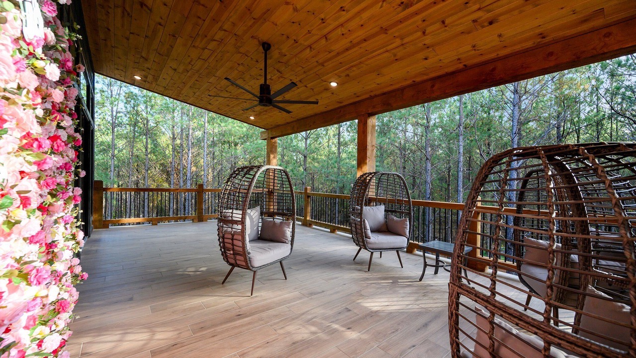 Photo of Patio Balcony in Hochatown