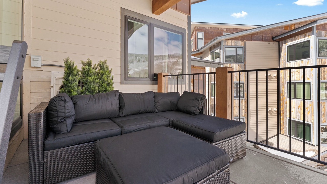 Photo of Patio Balcony in Lakeside Village