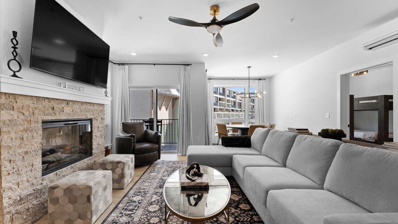 Photo of Livingroom in Lakeside Village