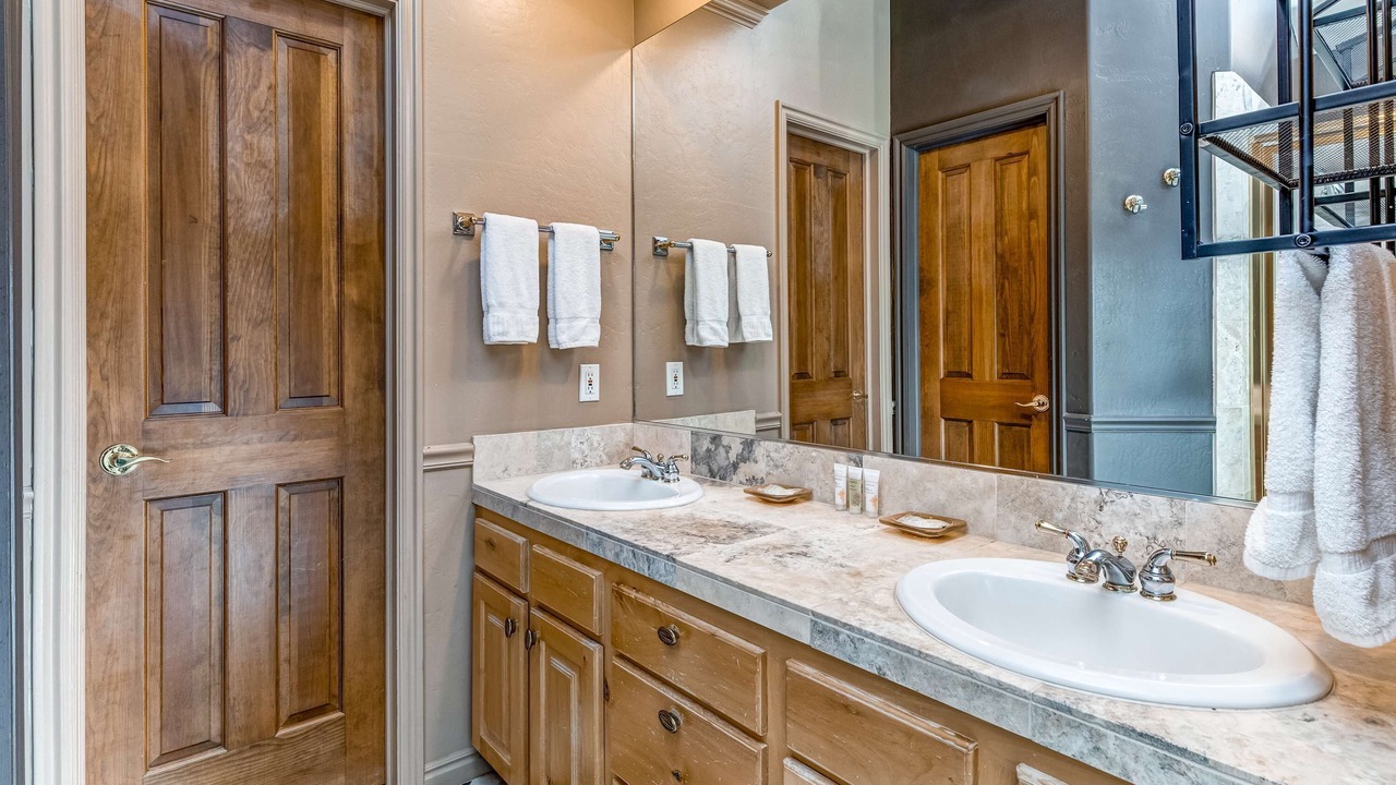 Photo of Bathroom in Summit Park