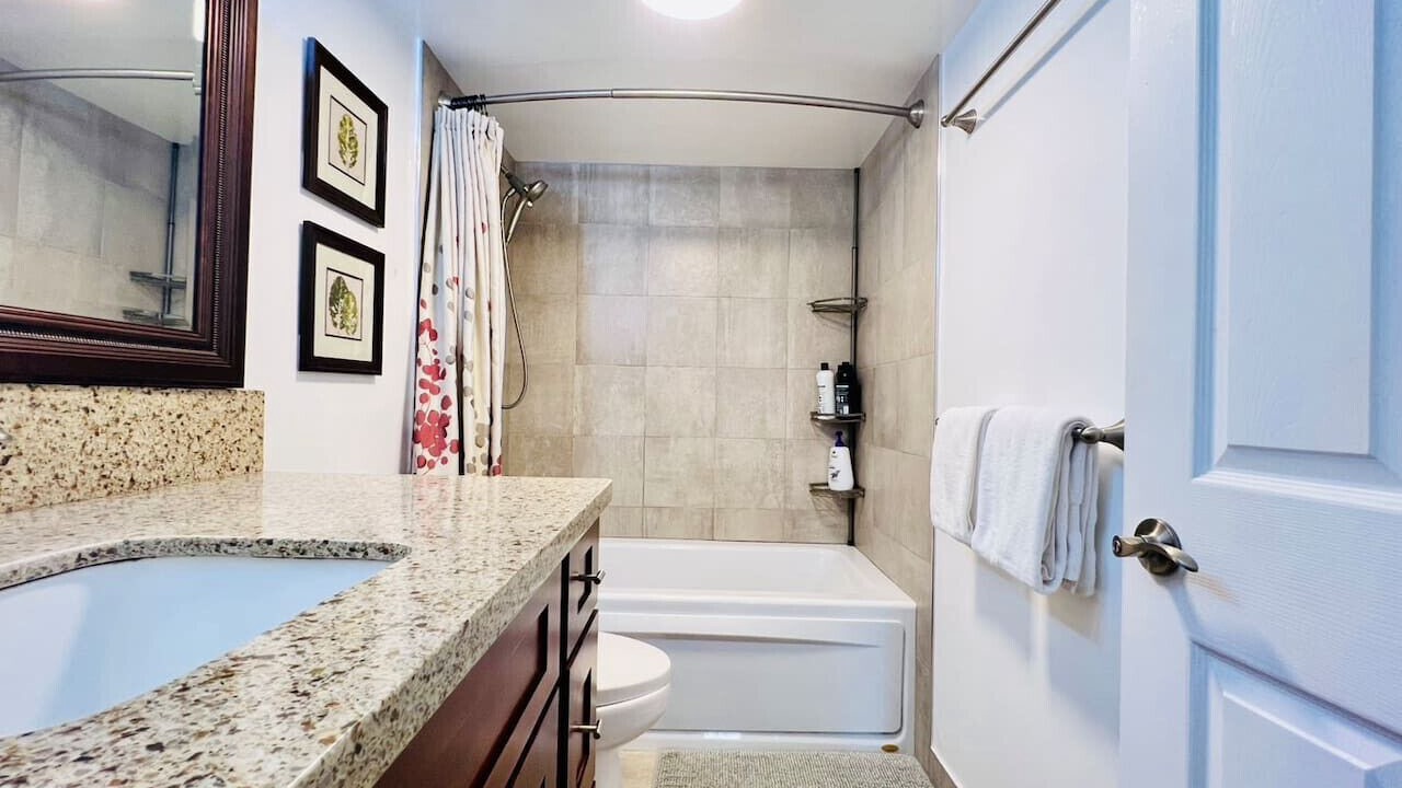 Photo of Bathroom in Downtown Honolulu