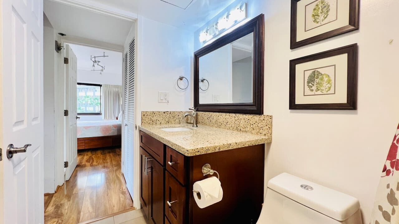 Photo of Bathroom in Downtown Honolulu