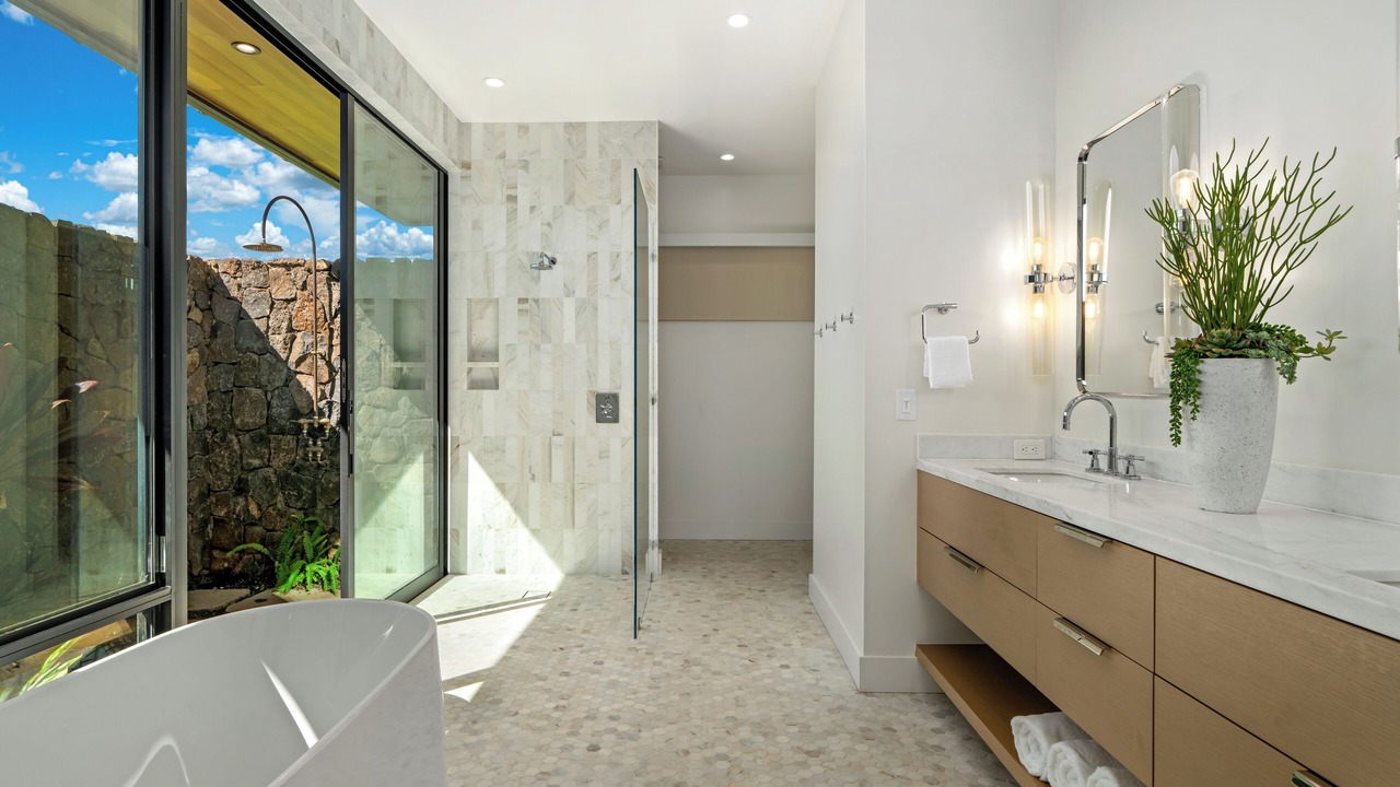 Photo of Bathroom in Poipu