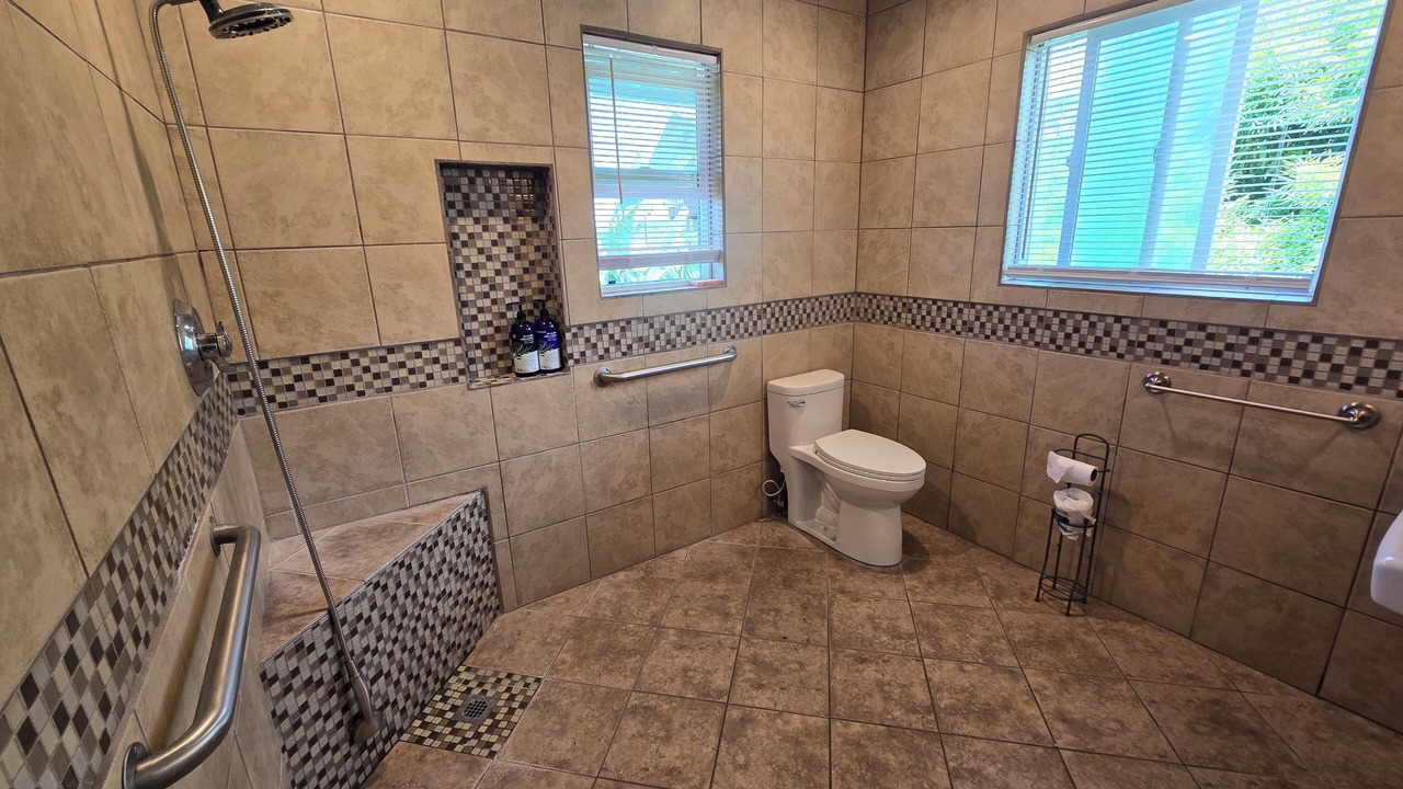 Photo of Bathroom in Kealakekua