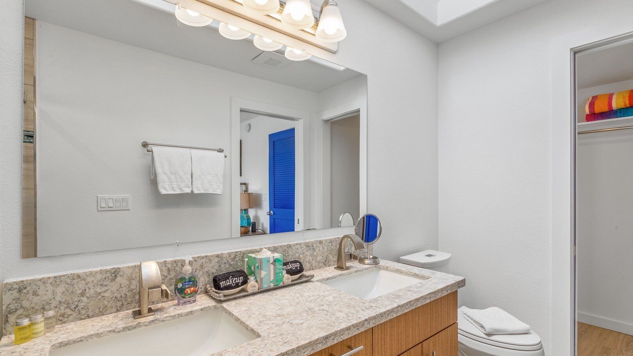 Photo of Bathroom in Downtown Lahaina