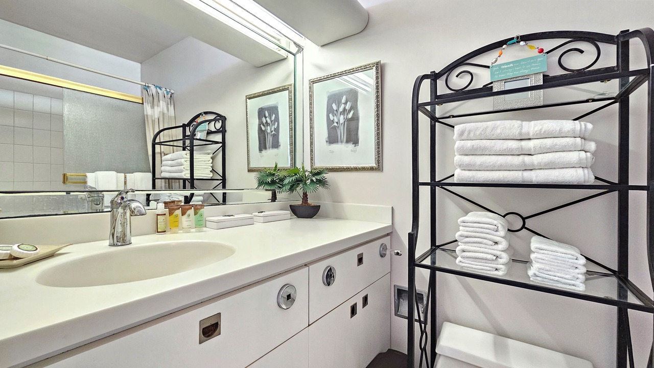 Photo of Bathroom in Diamond Head - Kapahulu - St. Louis