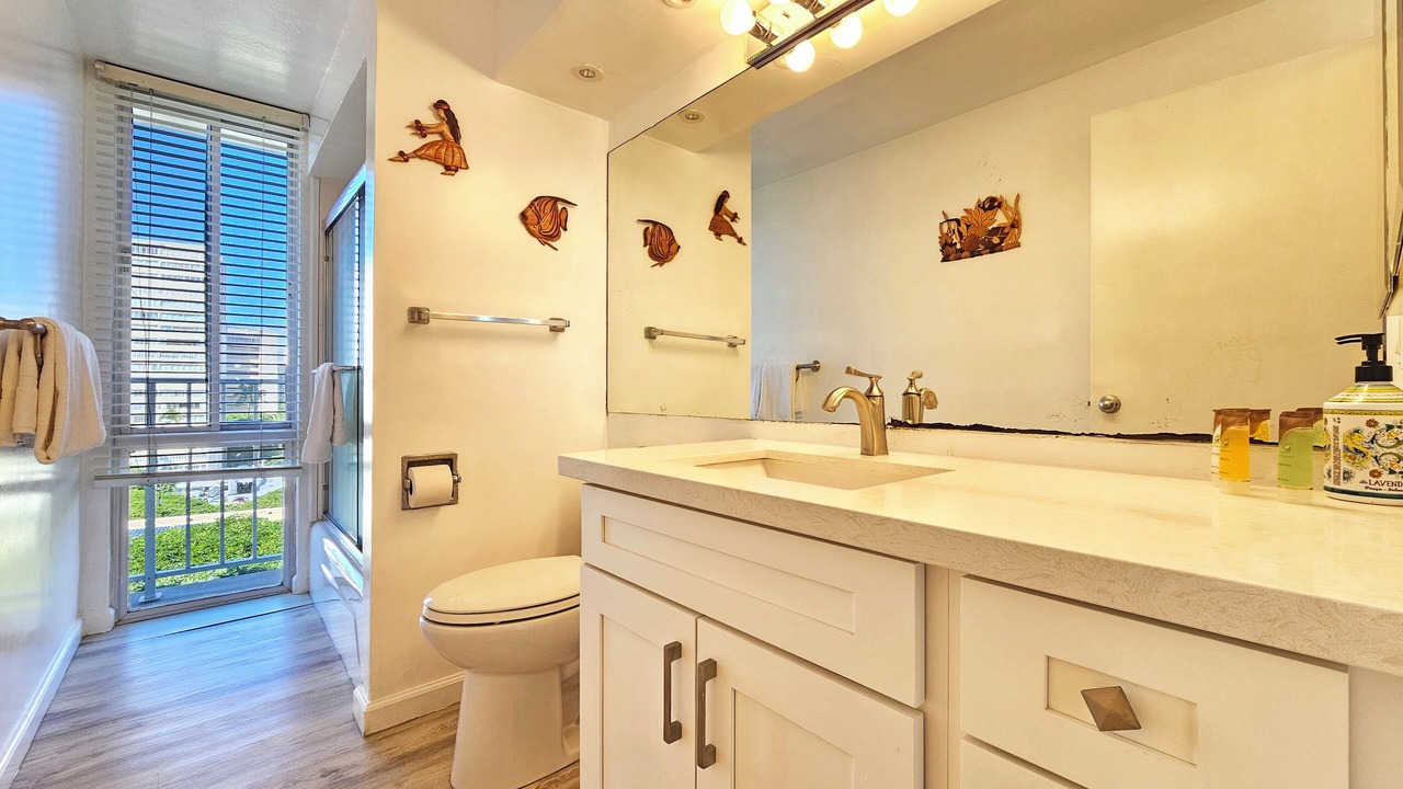 Photo of Bathroom in Diamond Head - Kapahulu - St. Louis
