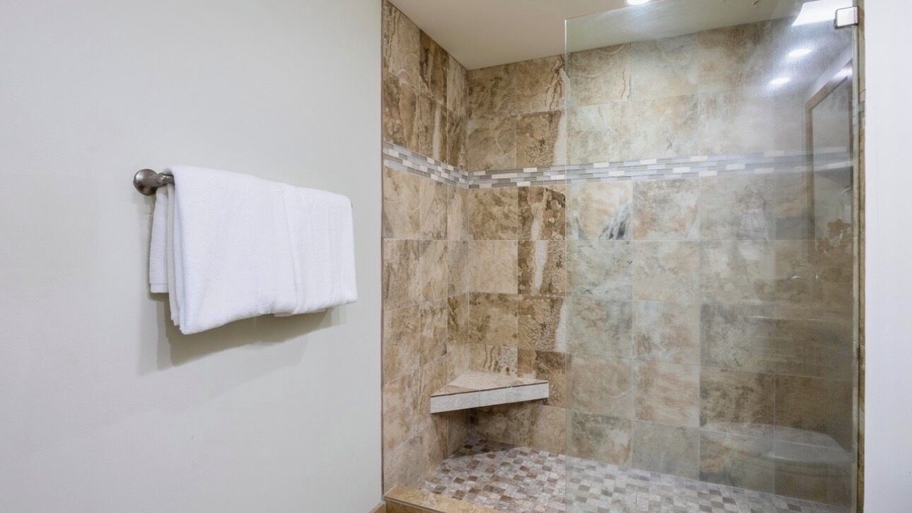 Photo of Bathroom in Historic Lahaina Front Street