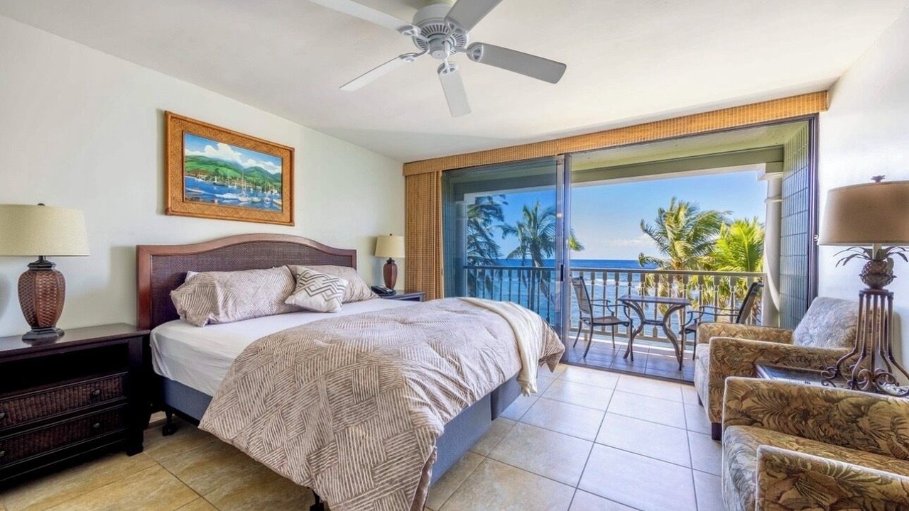 Photo of Bedroom in Historic Lahaina Front Street