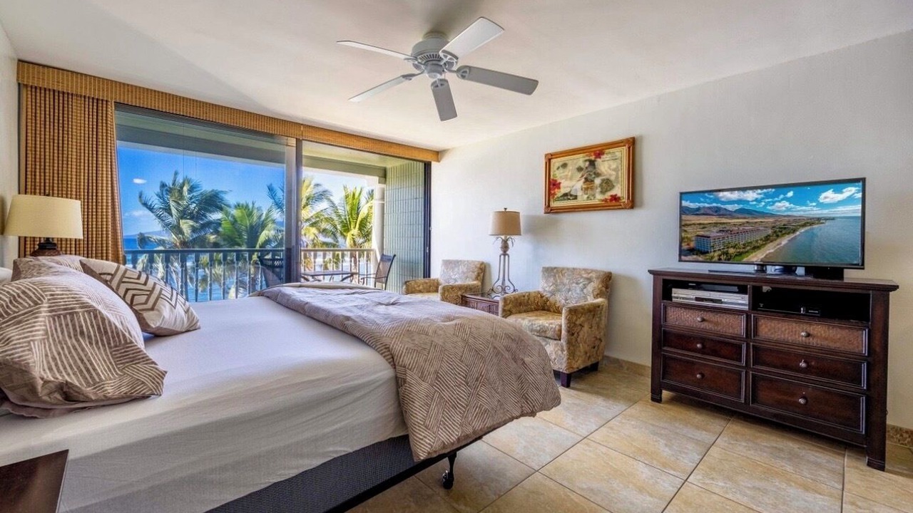 Photo of Bedroom in Historic Lahaina Front Street
