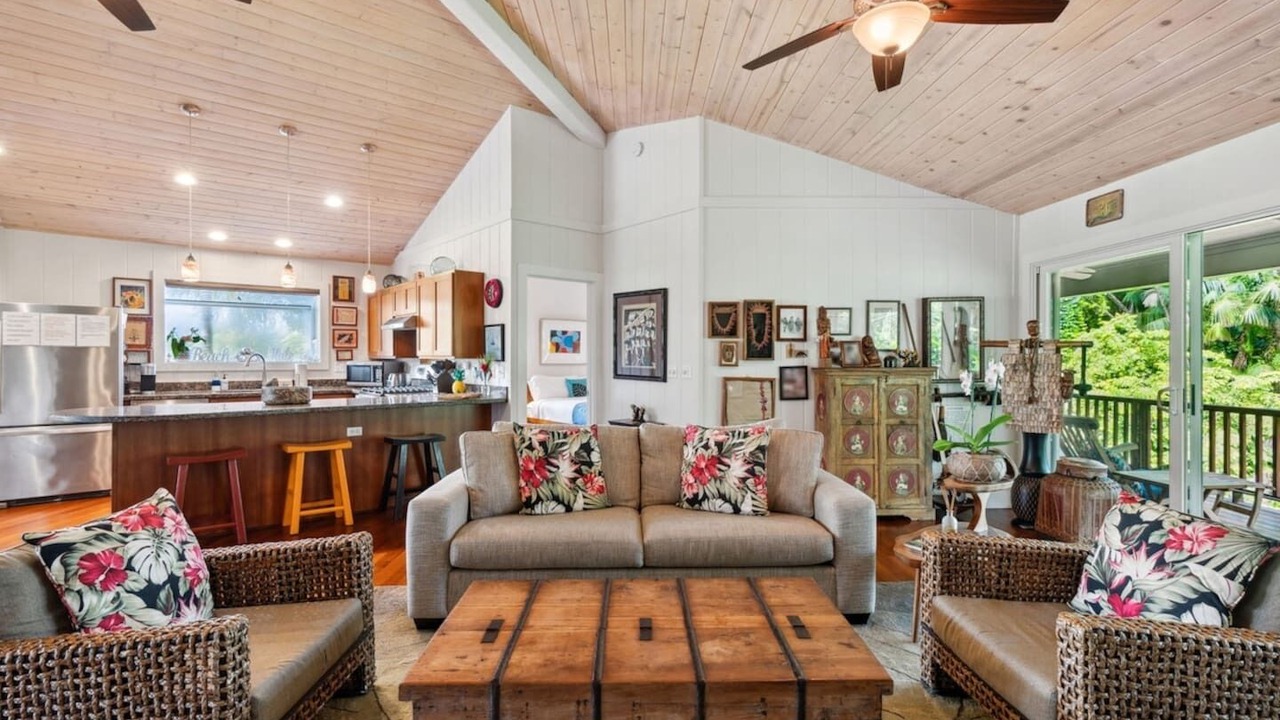 Photo of Livingroom in Hanalei