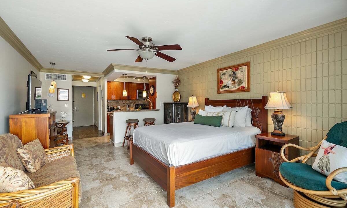 Photo of Bedroom in Historic Lahaina Front Street