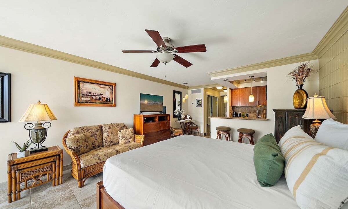 Photo of Bedroom in Historic Lahaina Front Street