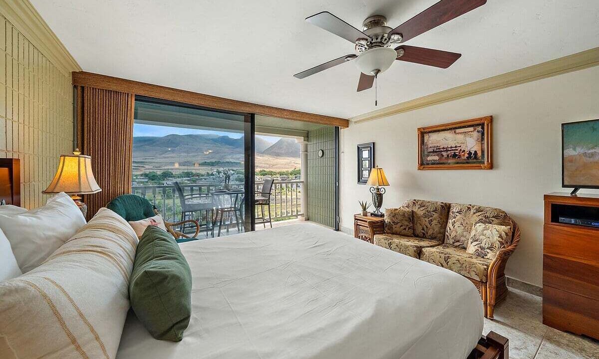 Photo of Bedroom in Historic Lahaina Front Street