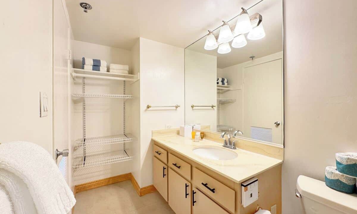 Photo of Bathroom in Waikiki