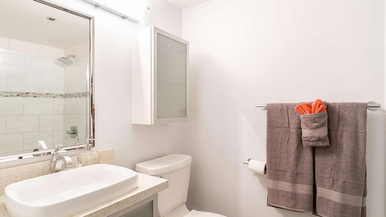 Photo of Bathroom in Downtown Honolulu