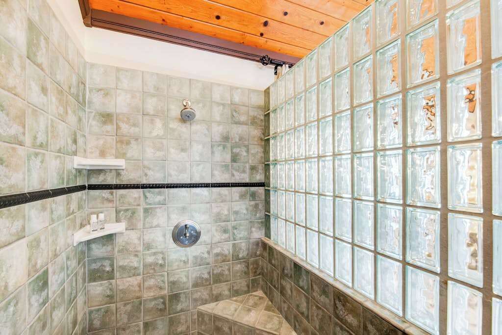 Photo of Bathroom in Honaunau-Napoopoo