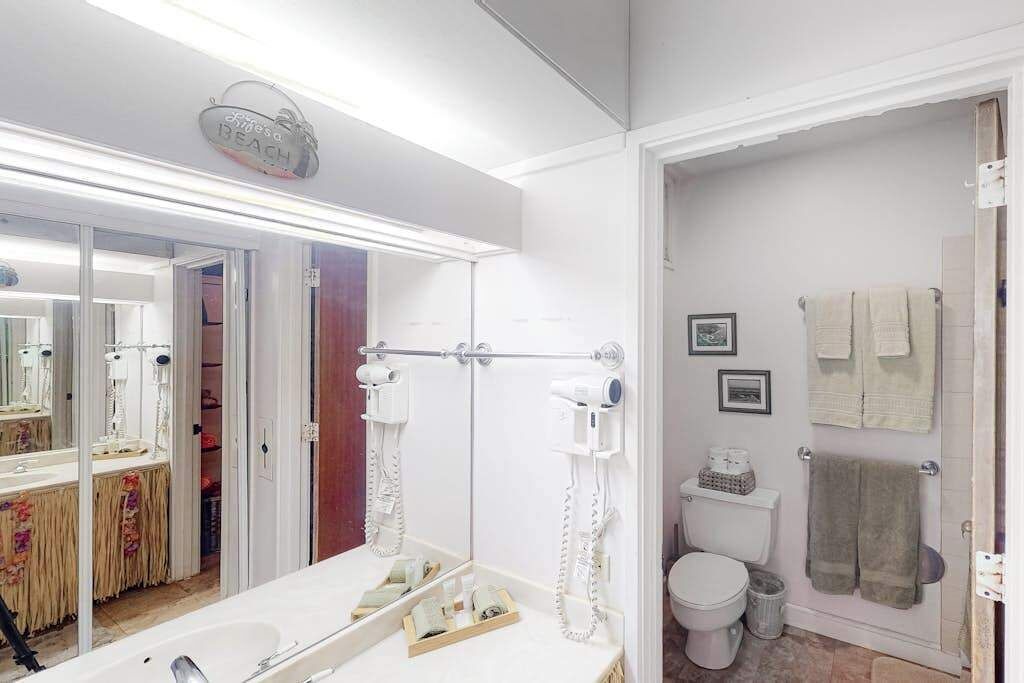 Photo of Bathroom in Maunaloa