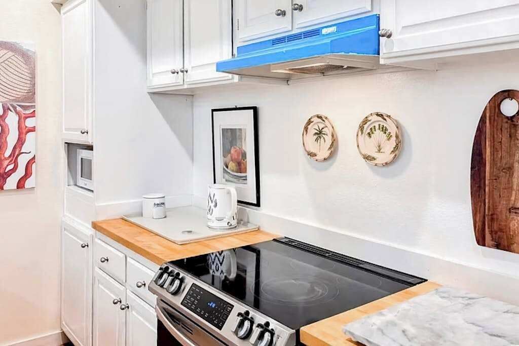 Photo of Kitchen in Maunaloa