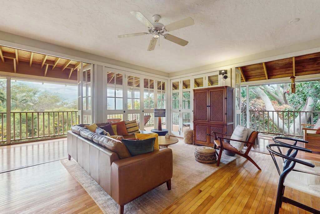 Photo of Livingroom in Maunaloa