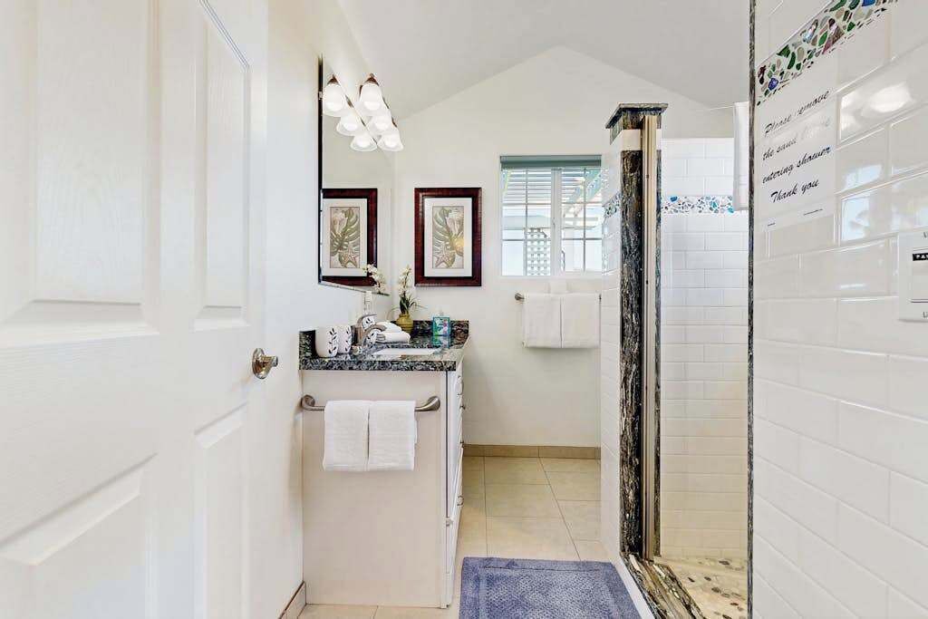 Photo of Bathroom in Pepeekeo