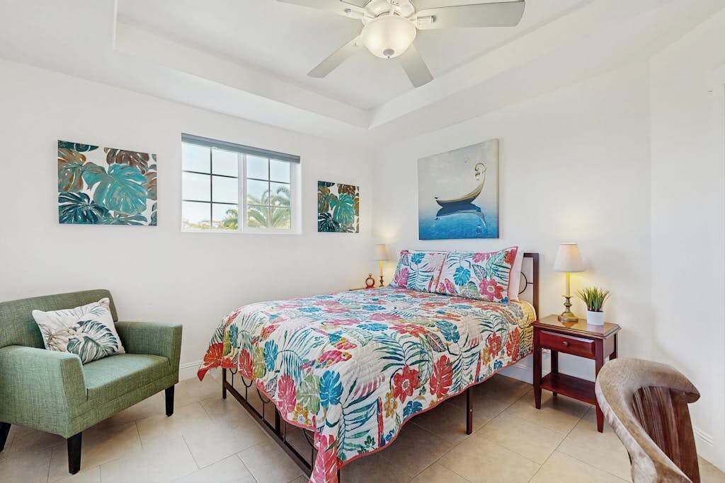 Photo of Bedroom in Pepeekeo