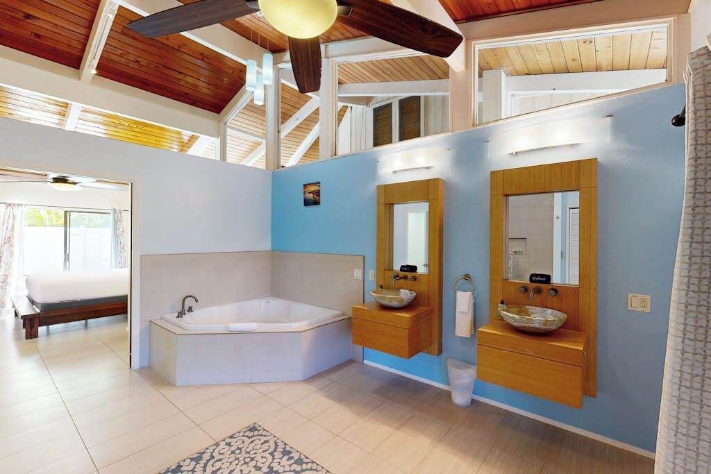Photo of Bathroom in Keauhou