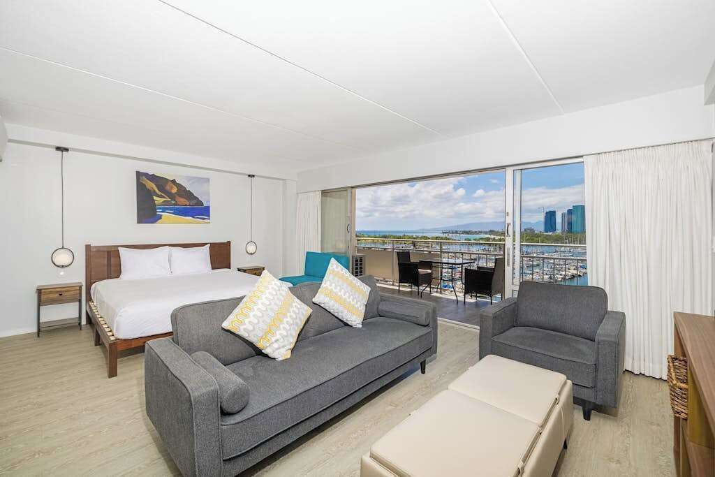 Photo of Livingroom in Waikiki