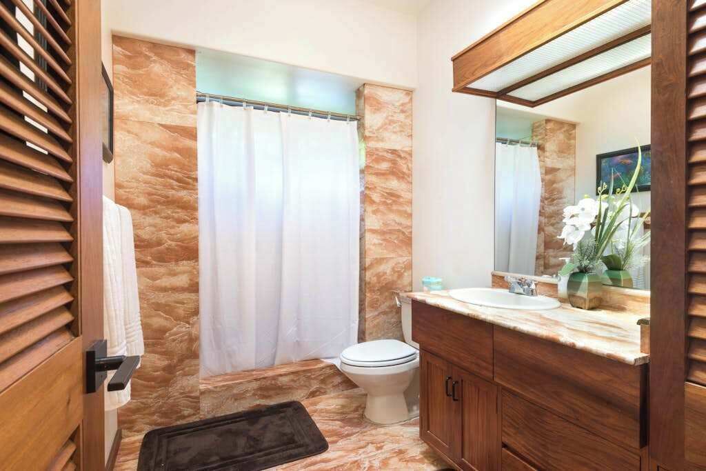Photo of Bathroom in Kilauea