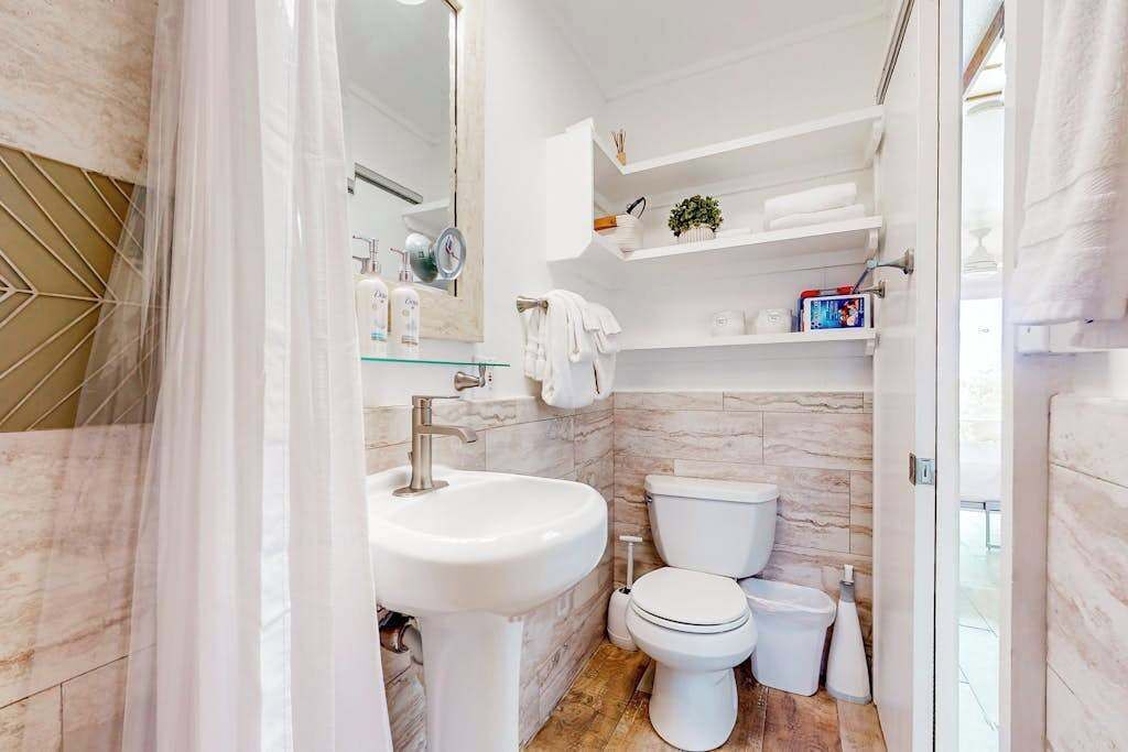 Photo of Bathroom in Wailua House Lots