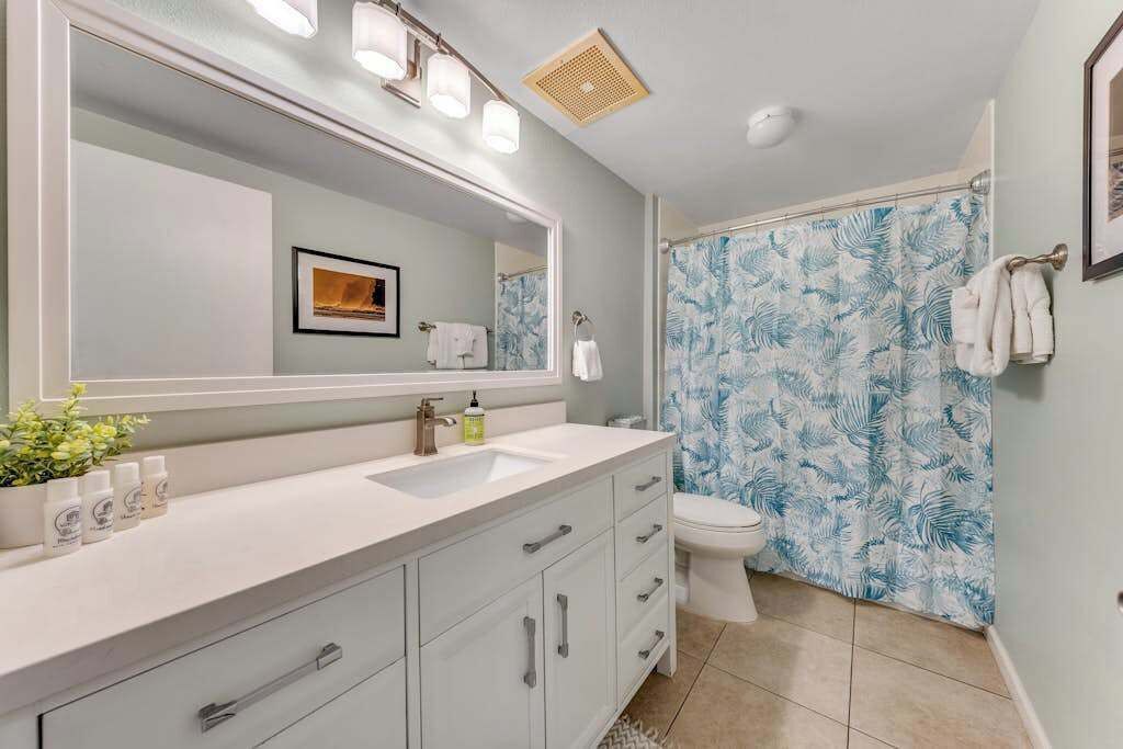 Photo of Bathroom in Wailua House Lots