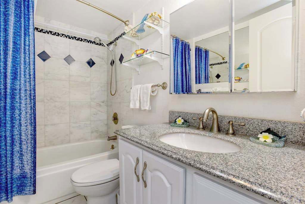 Photo of Bathroom in Maalaea