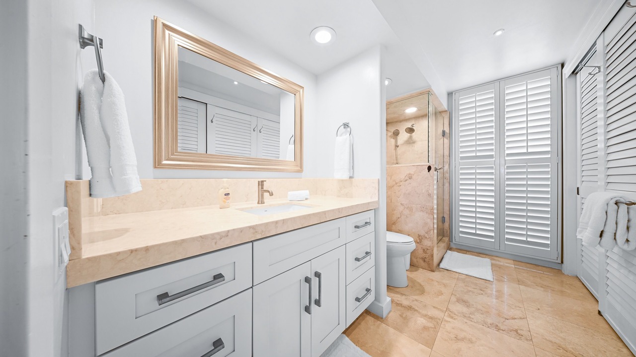 Photo of Bathroom in Diamond Head - Kapahulu - St. Louis
