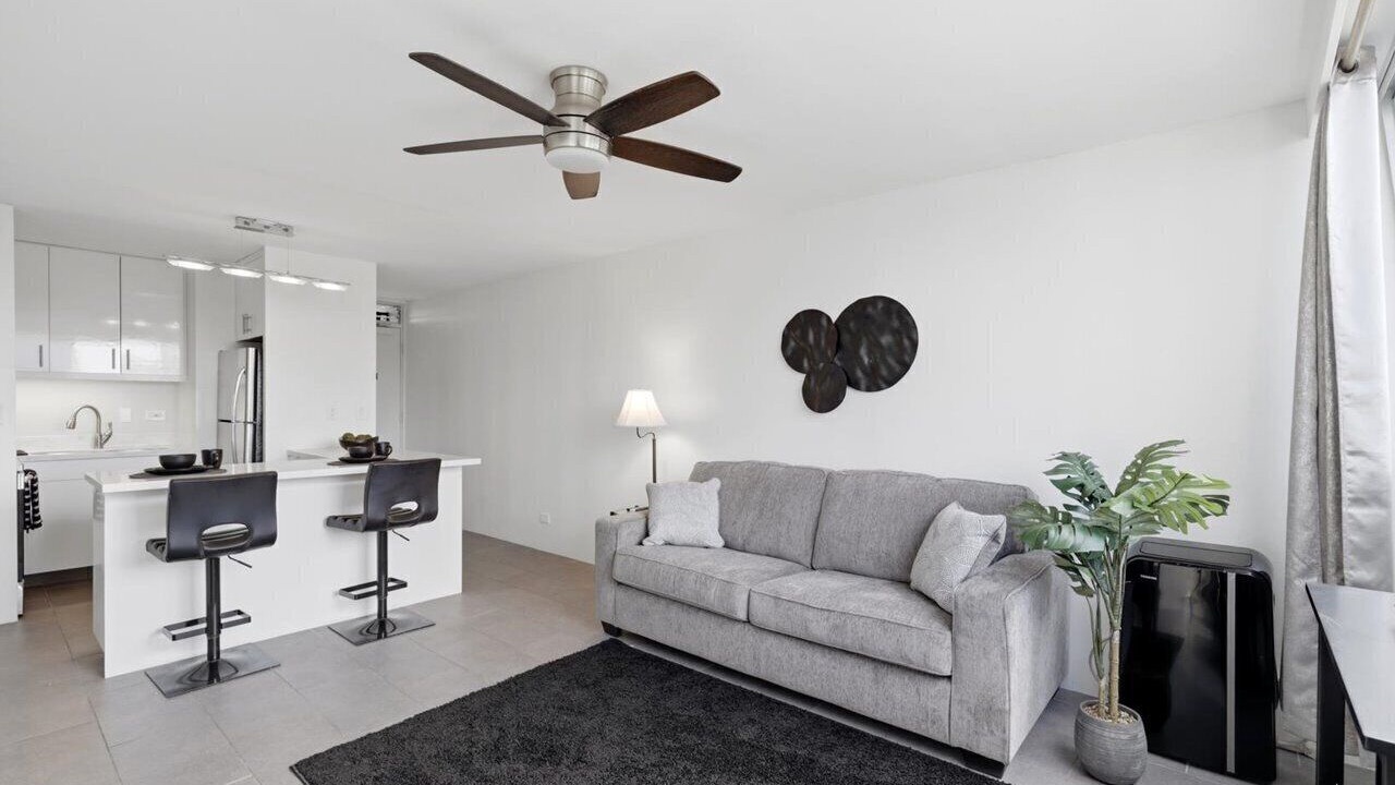 Photo of Livingroom in Waikiki