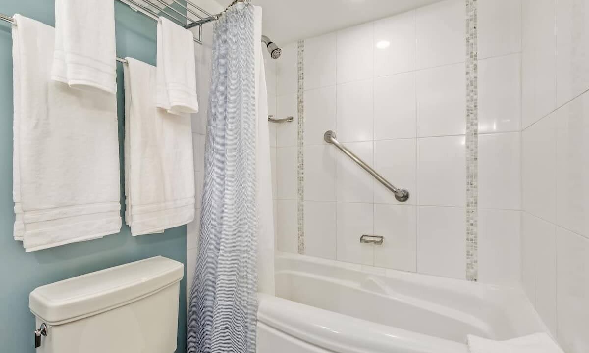Photo of Bathroom in Ala Moana