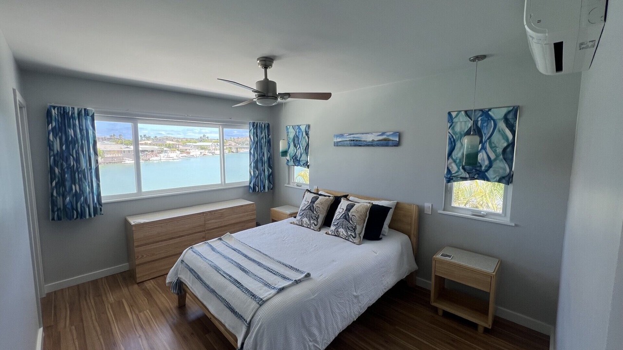 Photo of Bedroom in Portlock