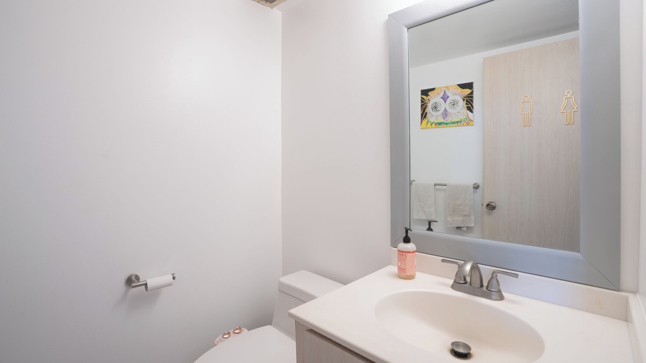 Photo of Bathroom in Tantalus