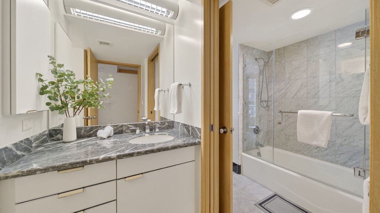 Photo of Bathroom in McCully - Moiliili