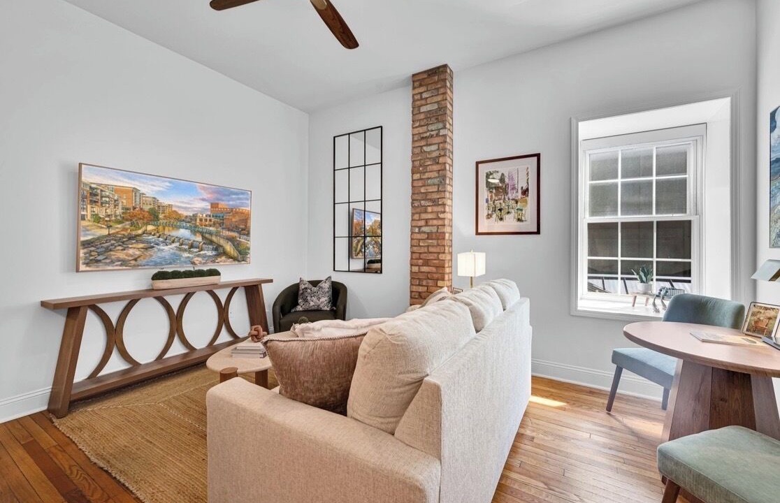 Photo of Livingroom in Greenville Downtown