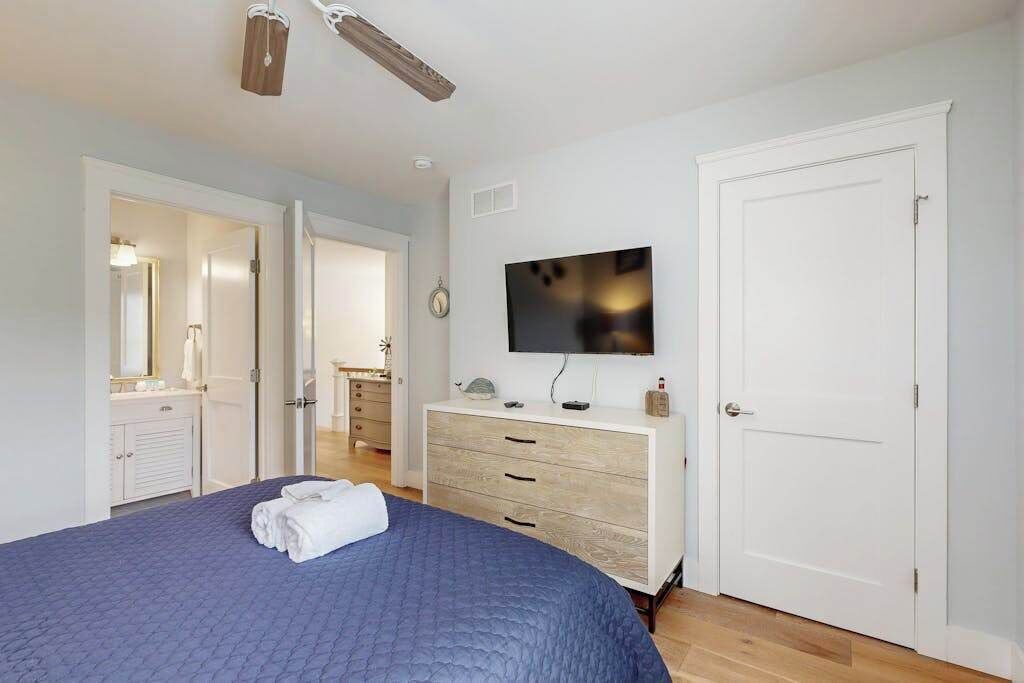 Photo of Bedroom in Country Club Estates