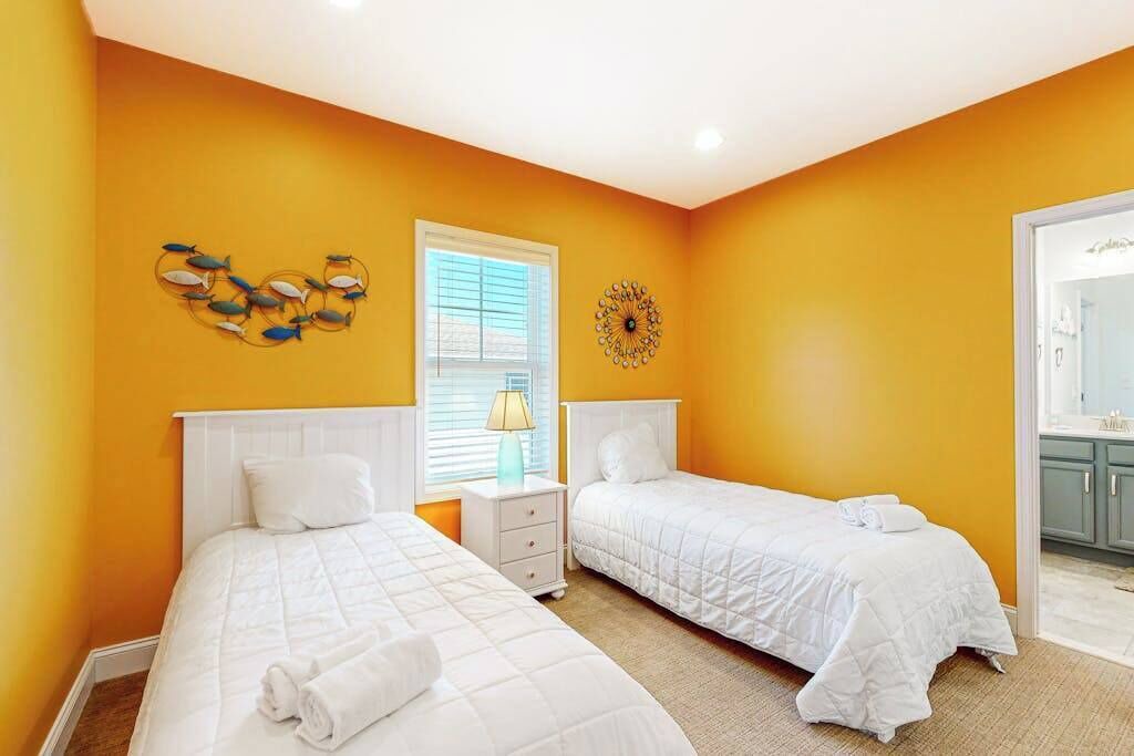 Photo of Bedroom in Country Club Estates